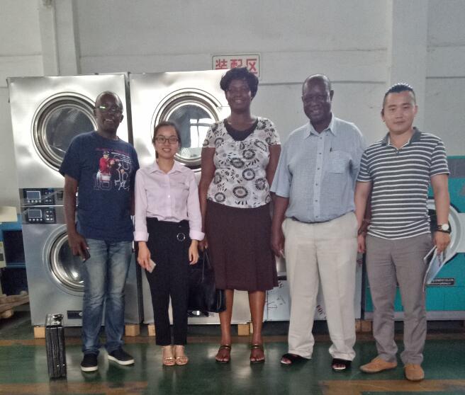 乌干达一个客人漂洋过海购买工业洗衣机