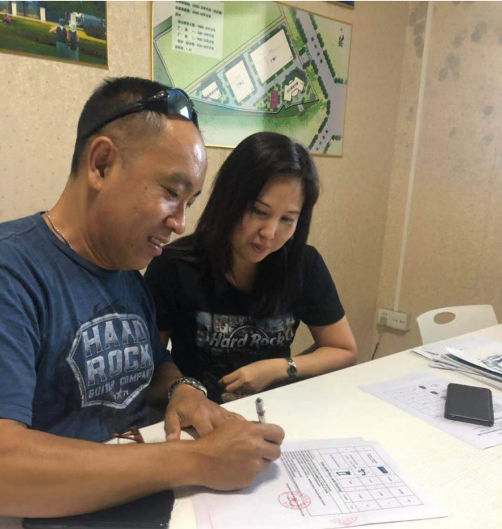 马来西亚客户爽快签订合同