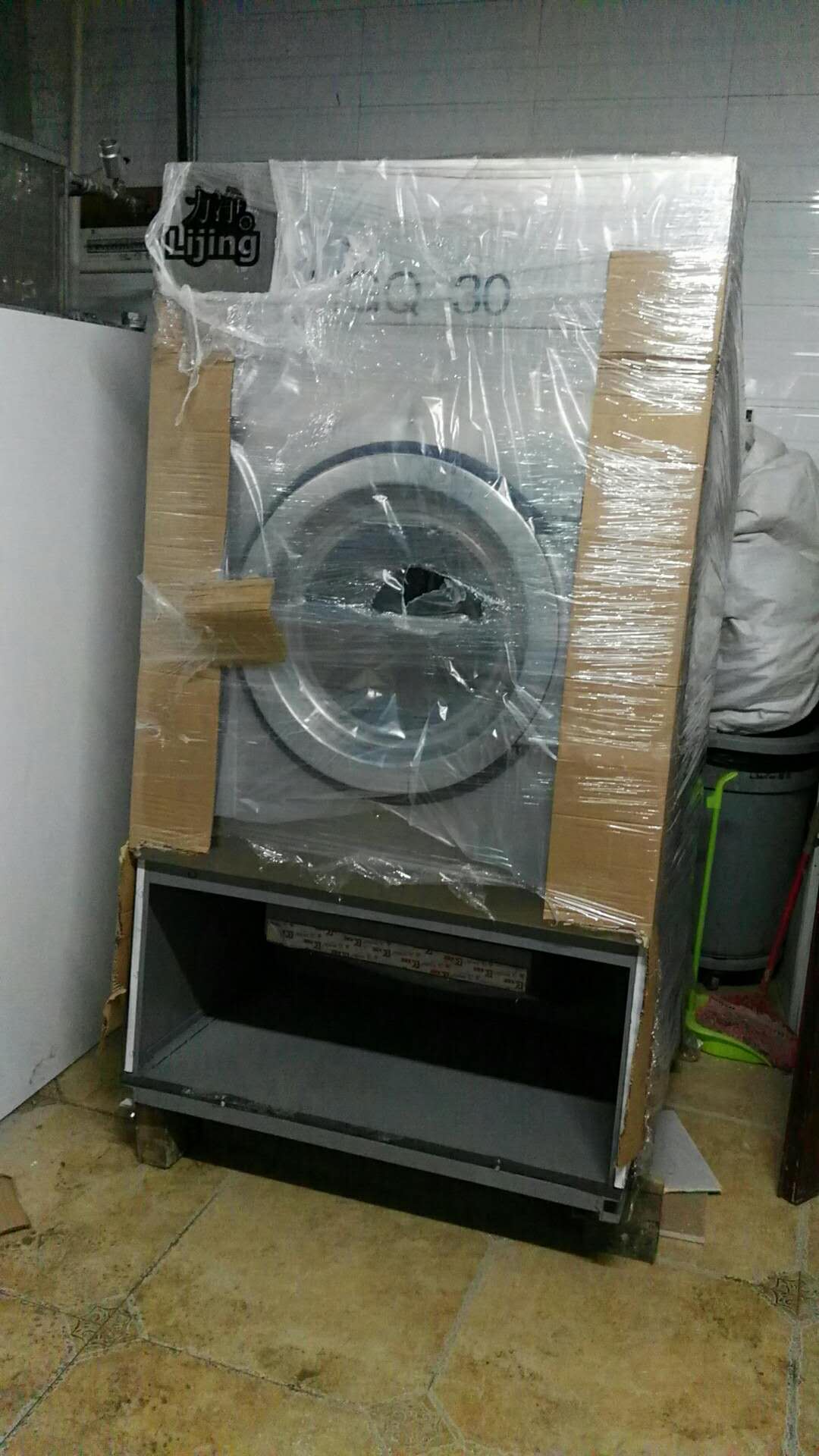 六盘水喜来登酒店洗衣房设备安装顺利进行中