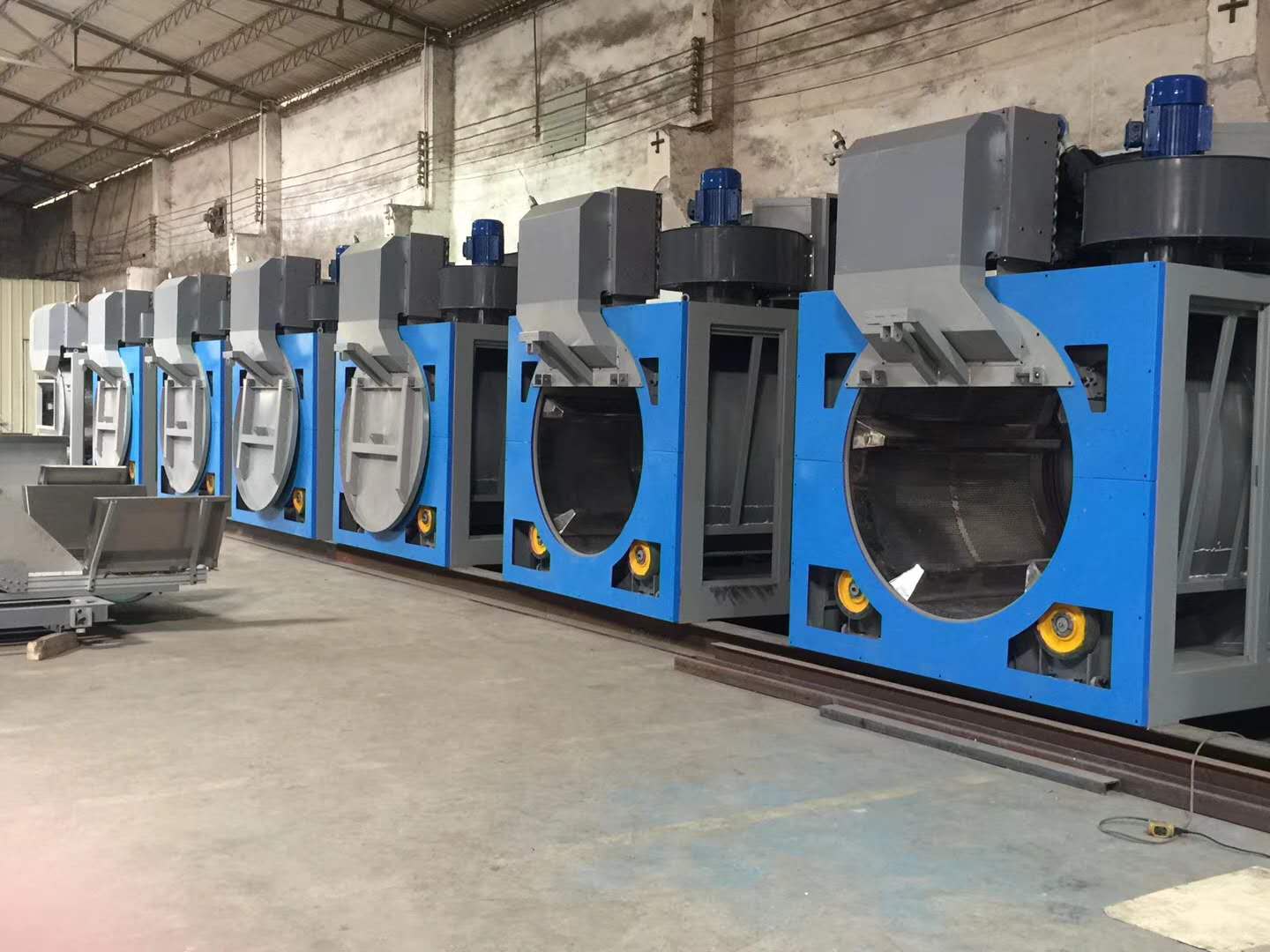 如何挑选优质的大型工业洗衣机